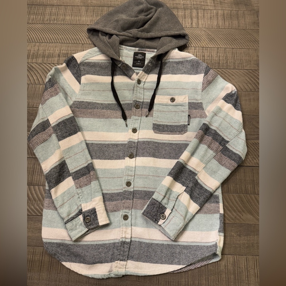 Pipeline Outfitter’s Long Sleeve Button Down Hooded Shirt Men’s Size Small.